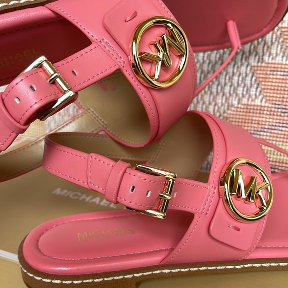 MICHAEL KORS KARMEN THONG SANDALS FAUX LEATHER TEA ROSE
49S2CRFA1L - Picture 9 of 16